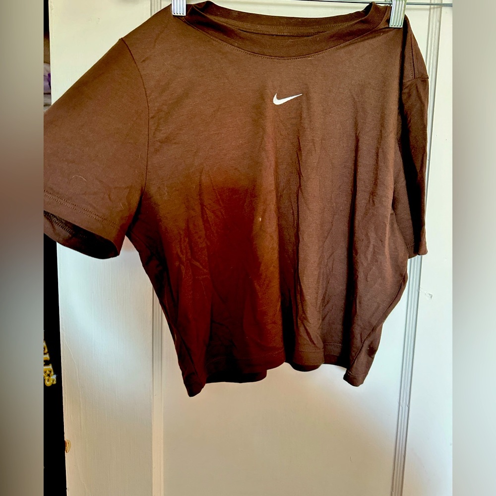 NIKE CROP TOP CHOCOLATE